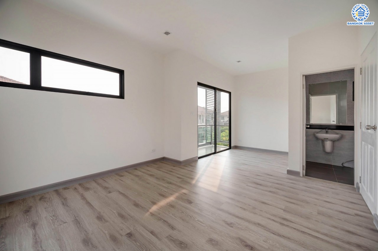 บ้านมือสองตกแต่งใหม่ โครงการ สราญสิริ ติวานนท์-แจ้งวัฒนะ1 เนื้อที่ 50.8 ตร.ว. ดีไซน์ตอบทุกไลฟ์สไตล์ ฟังก์ชัน 3 ห้องนอน 2 ห้องน้ำ จอดรถได้ 2 คัน Living กว้างขวาง บนทำเลติดถนนใหญ่ เชื่อมต่อทุกเส้นทาง ใกล้จุดขึ้นทางด่วน "ศรีสมาน"